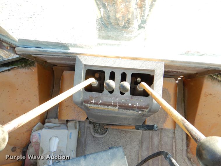 image for item DE0072 1992 Case 680L backhoe