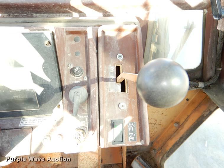 image for item DE0072 1992 Case 680L backhoe