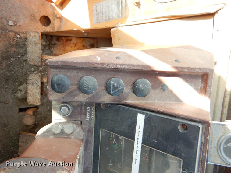 image for item DE0072 1992 Case 680L backhoe