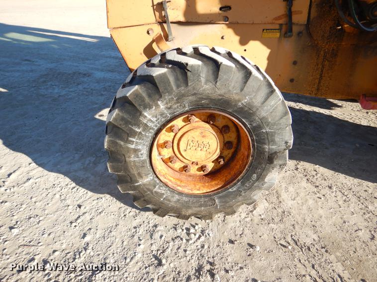 image for item DE0072 1992 Case 680L backhoe