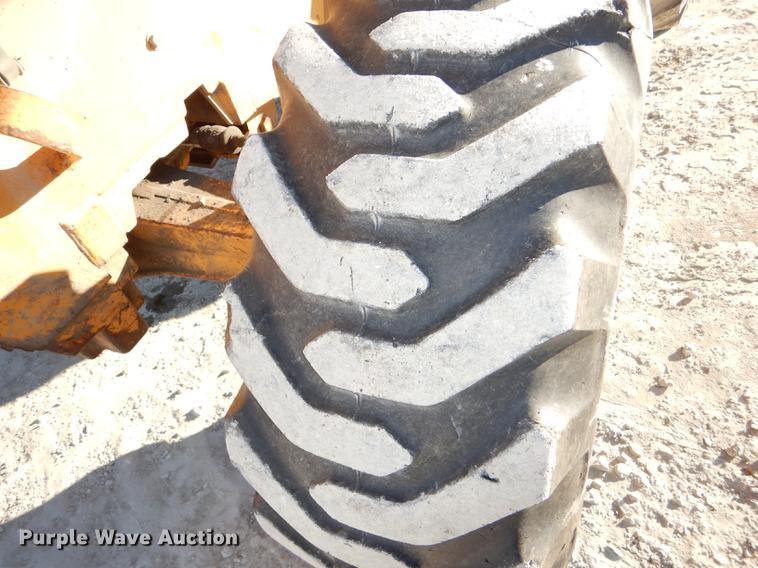 image for item DE0072 1992 Case 680L backhoe