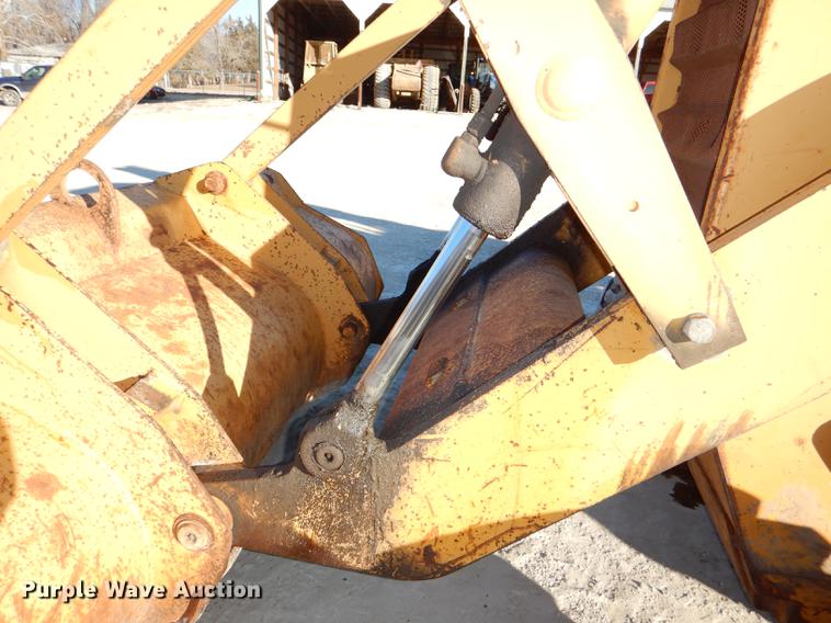 image for item DE0072 1992 Case 680L backhoe