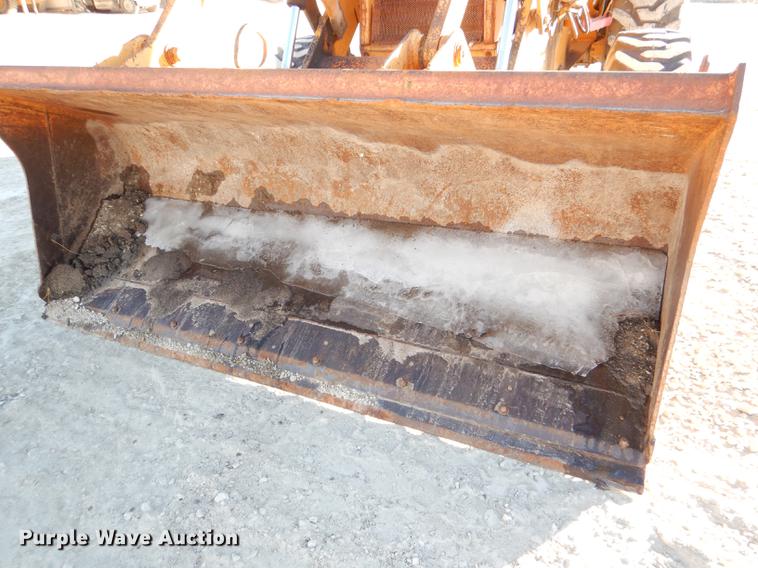 image for item DE0072 1992 Case 680L backhoe