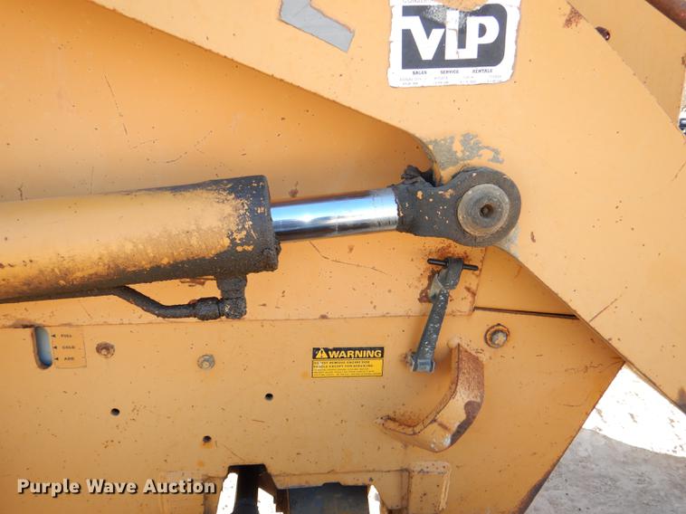 image for item DE0072 1992 Case 680L backhoe