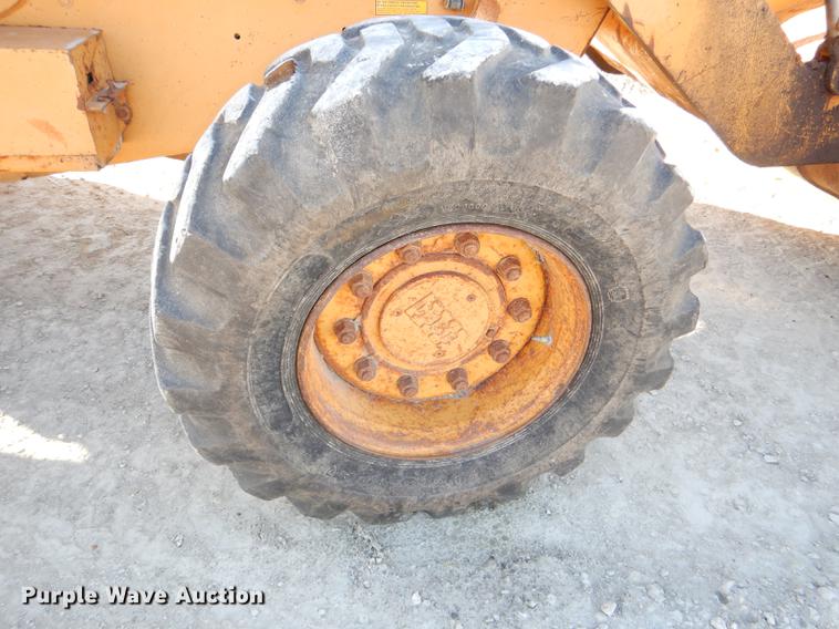 image for item DE0072 1992 Case 680L backhoe