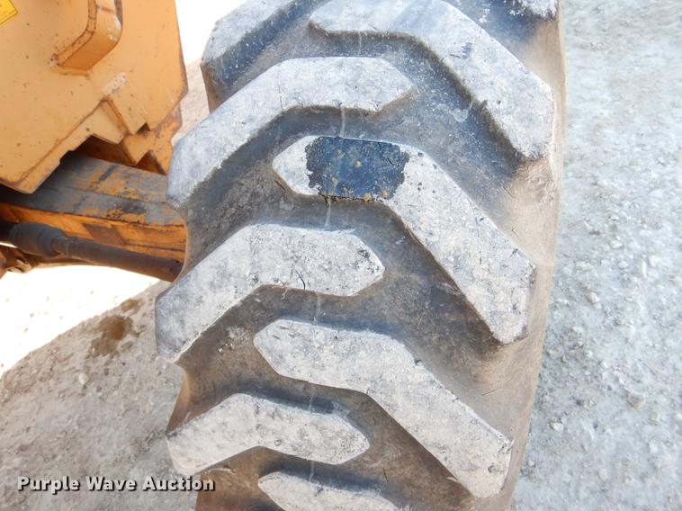 image for item DE0072 1992 Case 680L backhoe