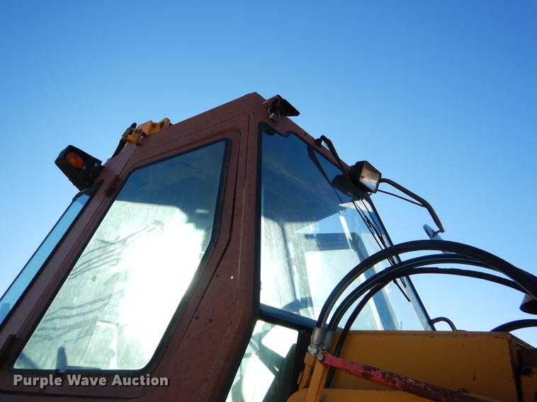 image for item DE0072 1992 Case 680L backhoe