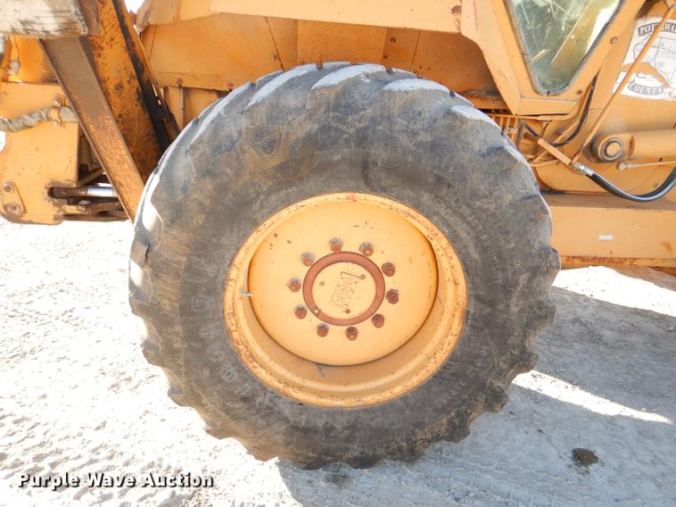image for item DE0072 1992 Case 680L backhoe