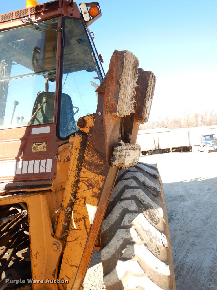 image for item DE0072 1992 Case 680L backhoe