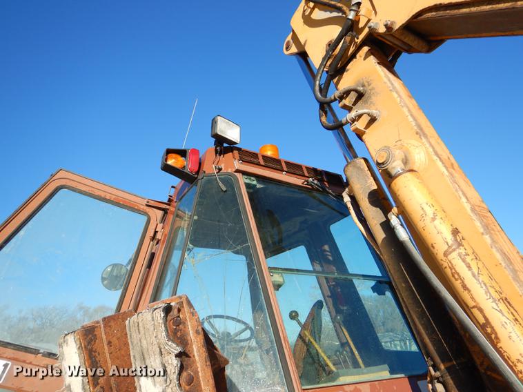image for item DE0072 1992 Case 680L backhoe