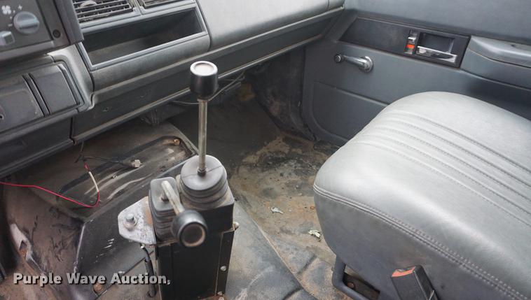 image for item DE3336 1997 Chevrolet C8500 dump truck