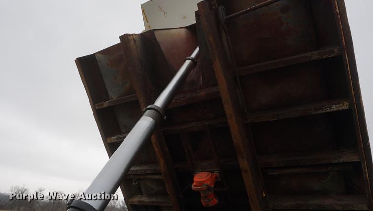 image for item DE3336 1997 Chevrolet C8500 dump truck