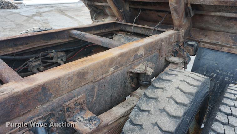 image for item DE3336 1997 Chevrolet C8500 dump truck