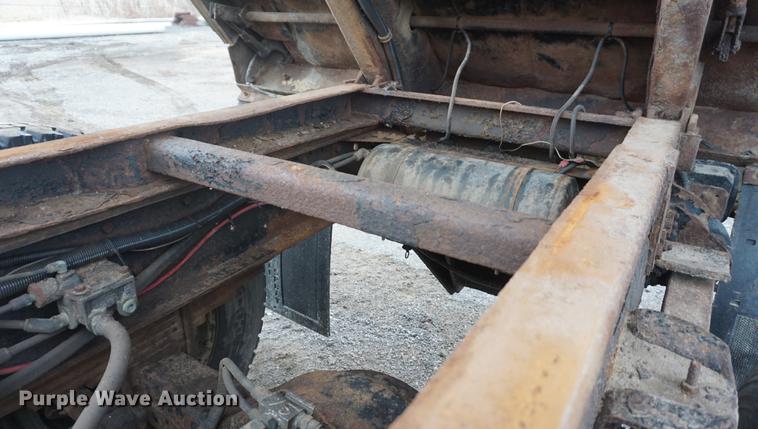 image for item DE3336 1997 Chevrolet C8500 dump truck