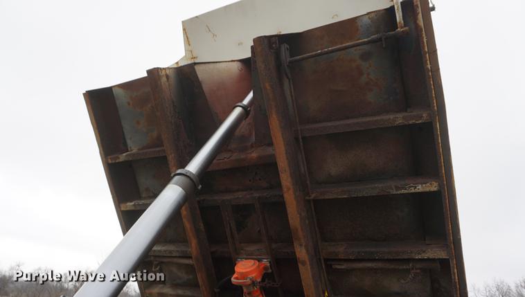 image for item DE3336 1997 Chevrolet C8500 dump truck