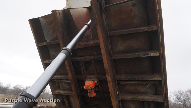 image for item DE3336 1997 Chevrolet C8500 dump truck