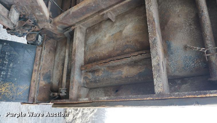 image for item DE3336 1997 Chevrolet C8500 dump truck