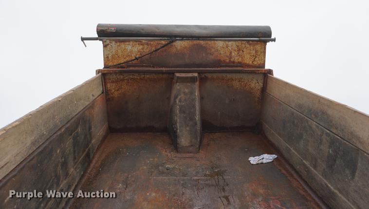 image for item DE3336 1997 Chevrolet C8500 dump truck