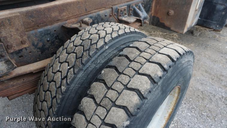 image for item DE3336 1997 Chevrolet C8500 dump truck