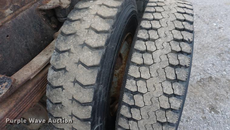 image for item DE3336 1997 Chevrolet C8500 dump truck