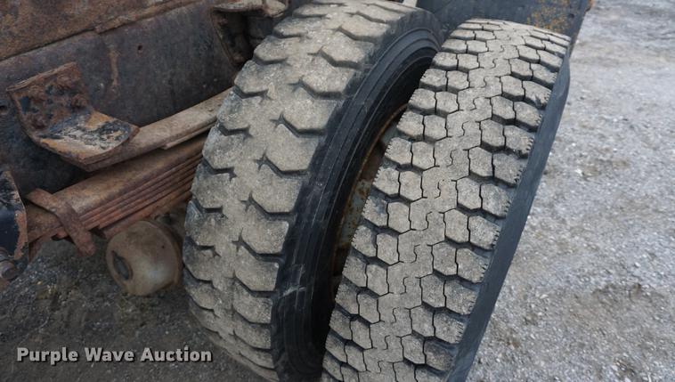 image for item DE3336 1997 Chevrolet C8500 dump truck