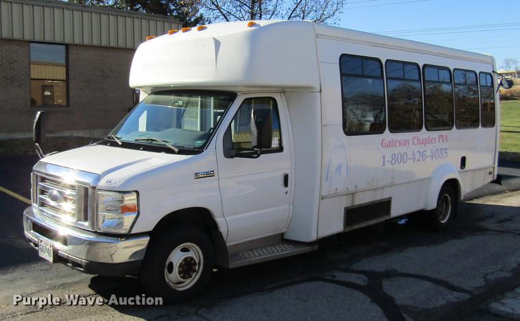 image for item DE5963 2010 Ford Econoline E450 Super Duty shuttle bus