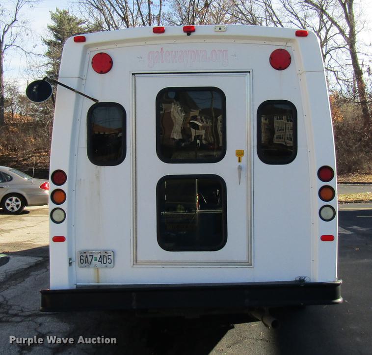 image for item DE5963 2010 Ford Econoline E450 Super Duty shuttle bus