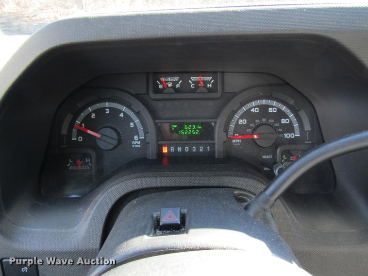 image for item DE5963 2010 Ford Econoline E450 Super Duty shuttle bus