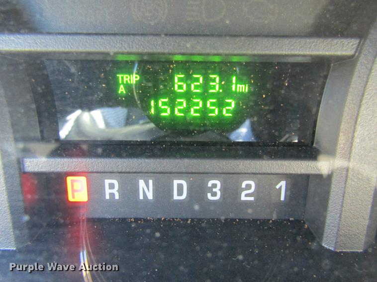 image for item DE5963 2010 Ford Econoline E450 Super Duty shuttle bus