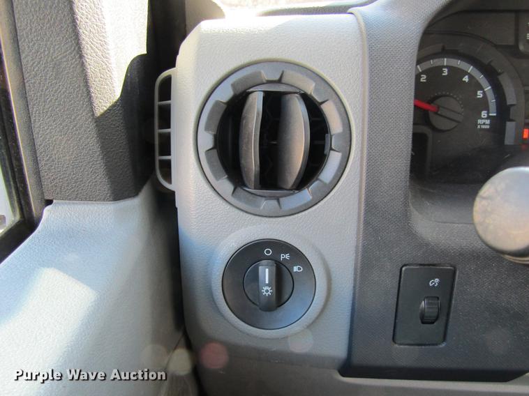 image for item DE5963 2010 Ford Econoline E450 Super Duty shuttle bus