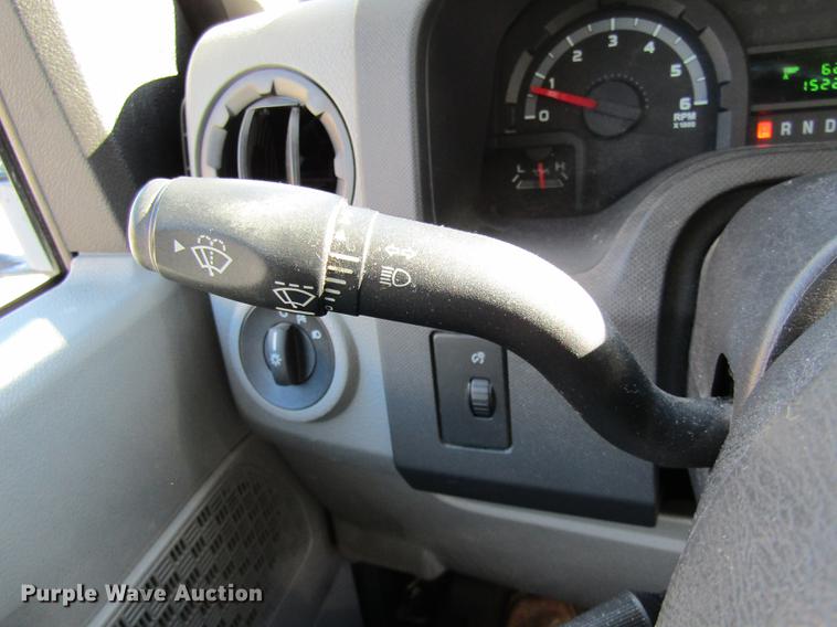 image for item DE5963 2010 Ford Econoline E450 Super Duty shuttle bus