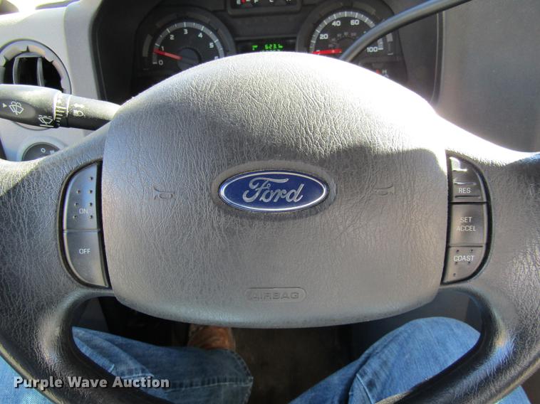 image for item DE5963 2010 Ford Econoline E450 Super Duty shuttle bus