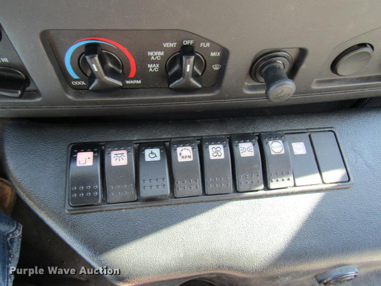 image for item DE5963 2010 Ford Econoline E450 Super Duty shuttle bus