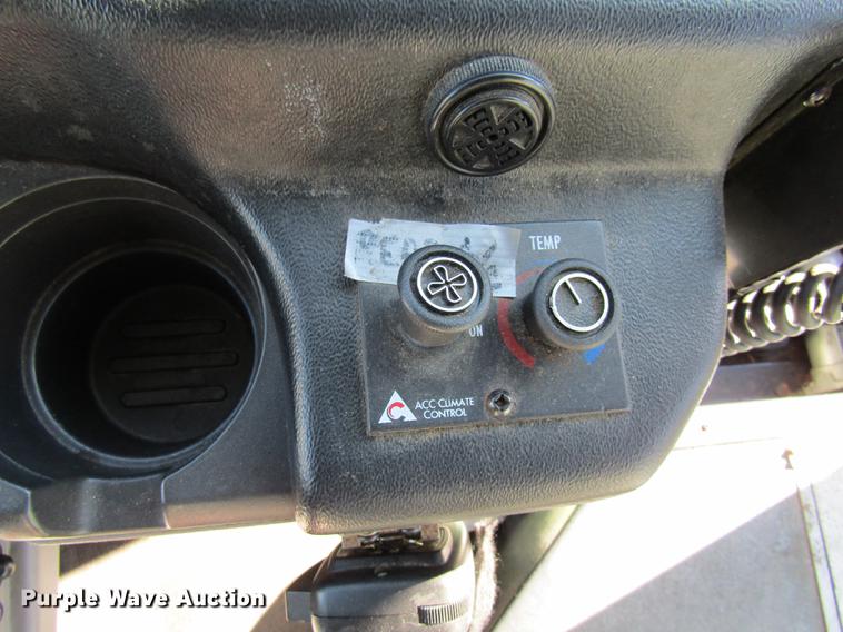 image for item DE5963 2010 Ford Econoline E450 Super Duty shuttle bus