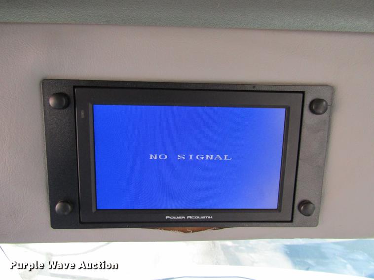 image for item DE5963 2010 Ford Econoline E450 Super Duty shuttle bus