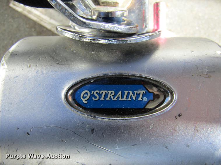 image for item DE5963 2010 Ford Econoline E450 Super Duty shuttle bus