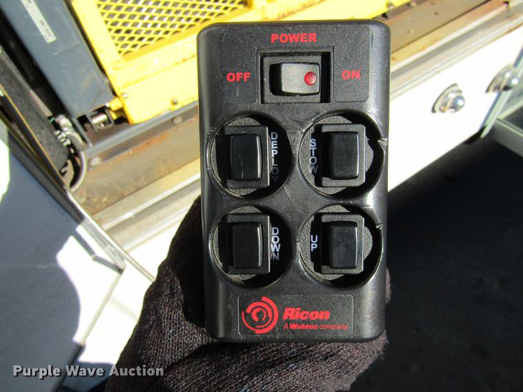 image for item DE5963 2010 Ford Econoline E450 Super Duty shuttle bus