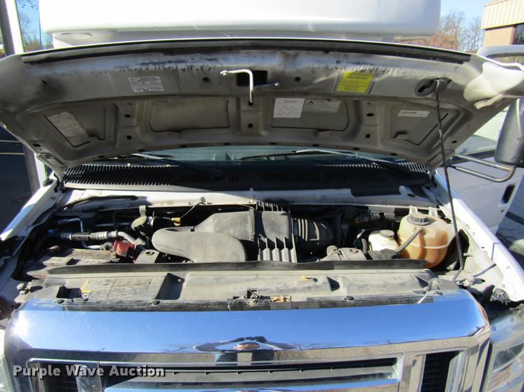 image for item DE5963 2010 Ford Econoline E450 Super Duty shuttle bus