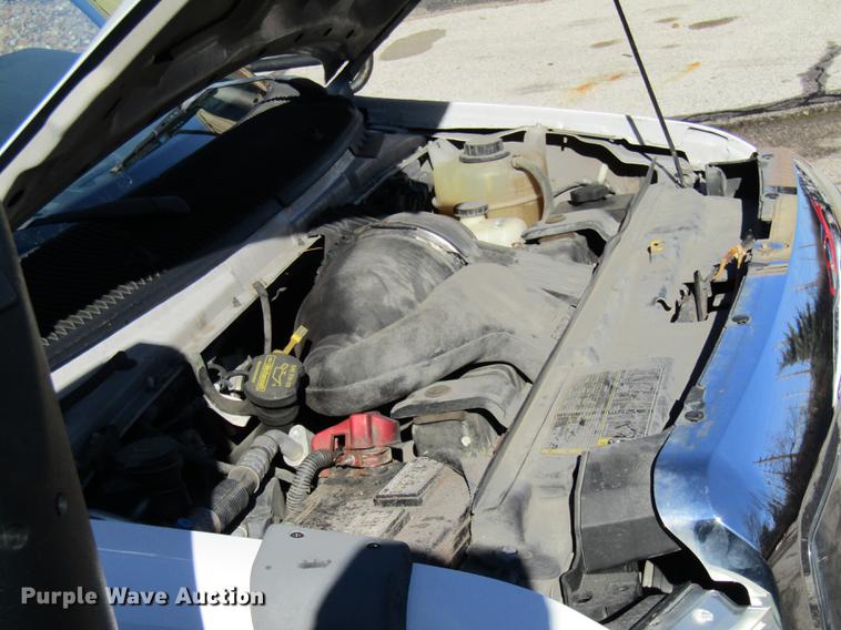 image for item DE5963 2010 Ford Econoline E450 Super Duty shuttle bus