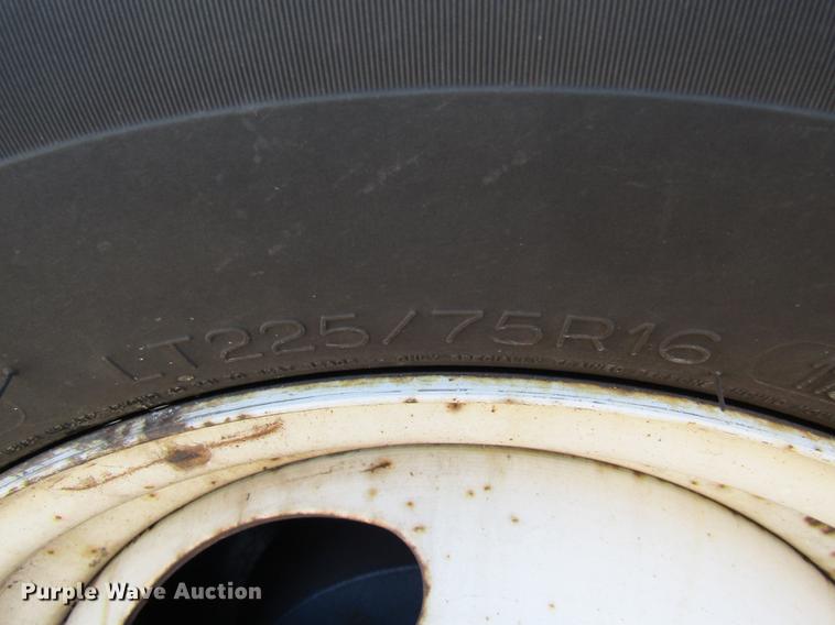 image for item DE5963 2010 Ford Econoline E450 Super Duty shuttle bus