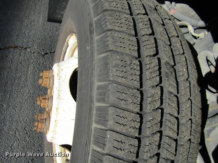 image for item DE5963 2010 Ford Econoline E450 Super Duty shuttle bus