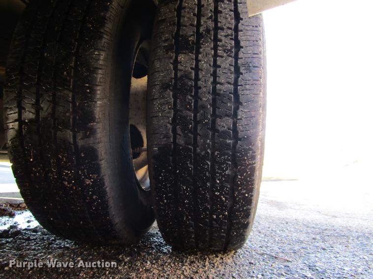 image for item DE5963 2010 Ford Econoline E450 Super Duty shuttle bus