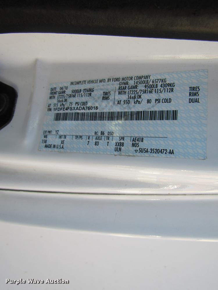 image for item DE5963 2010 Ford Econoline E450 Super Duty shuttle bus