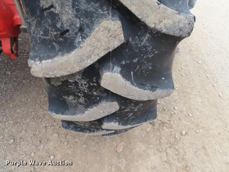 image for item DF1334 New Holland TS100 tractor