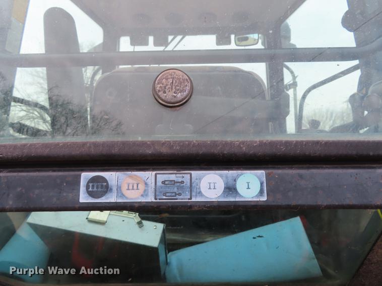 image for item DF1334 New Holland TS100 tractor