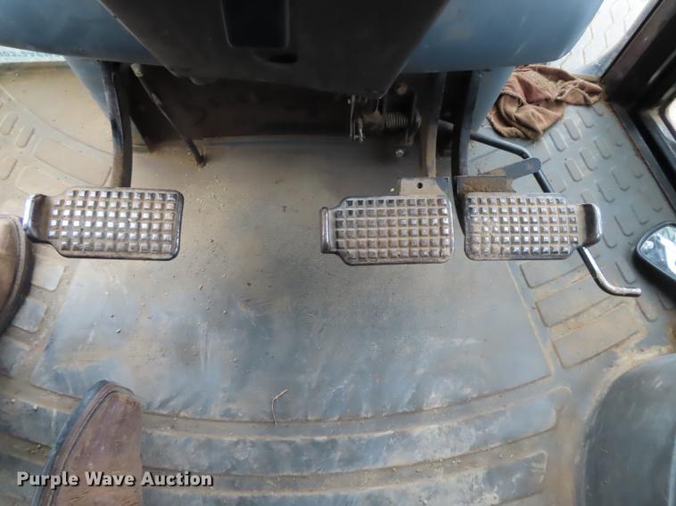 image for item DF1334 New Holland TS100 tractor