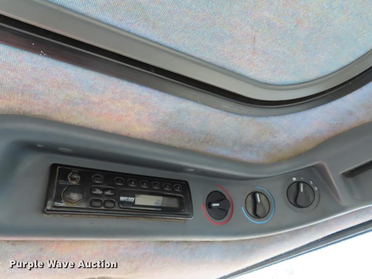 image for item DF1334 New Holland TS100 tractor