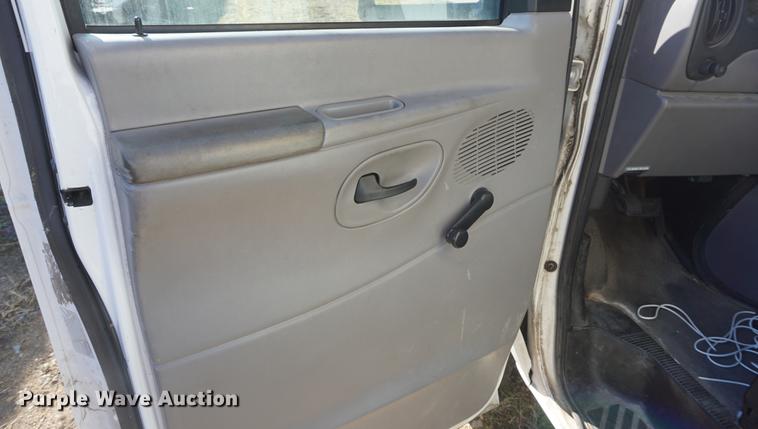 image for item DF1634 1999 Ford Econoline E350 box truck