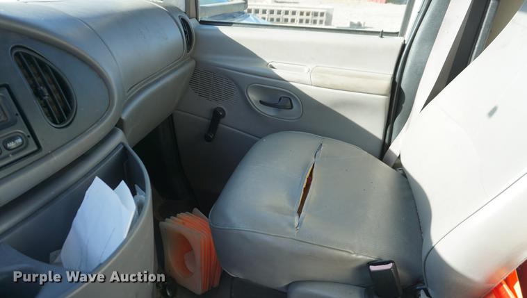 image for item DF1634 1999 Ford Econoline E350 box truck