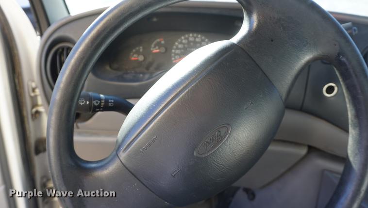image for item DF1634 1999 Ford Econoline E350 box truck